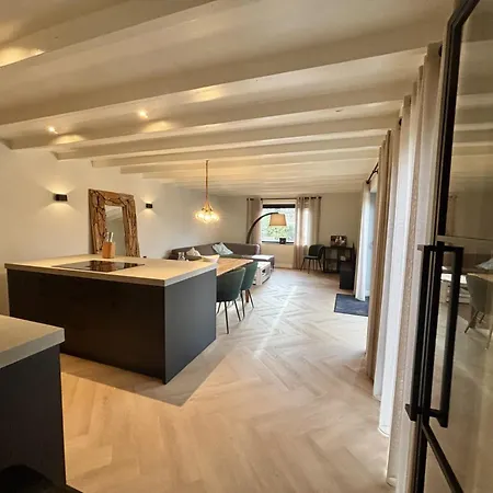 Village de vacances Luxe Recreatiewoning In Bosrijke Omgeving 6 Personen Met Verdieping Waalre