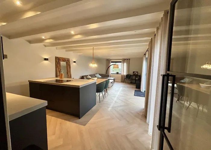 Village de vacances Luxe Recreatiewoning In Bosrijke Omgeving 6 Personen Met Verdieping Waalre